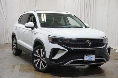Pure White 2023 Volkswagen Taos 1.5T SE