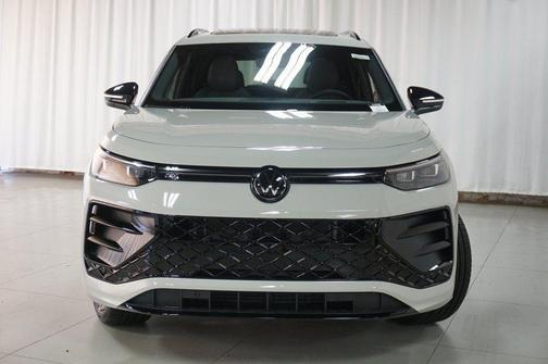 sandstone 2026 Volkswagen Tiguan 2.0T SE R-Line Black 4MOTION