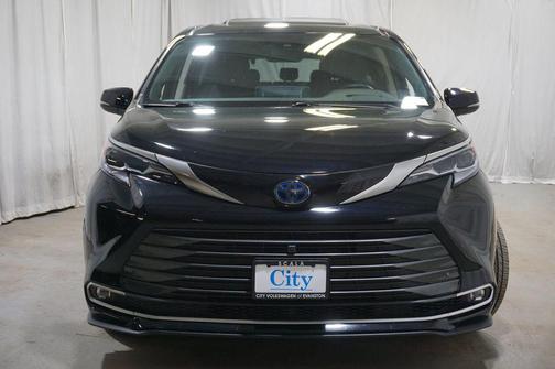 2023 Toyota Sienna Platinum 7 Passenger