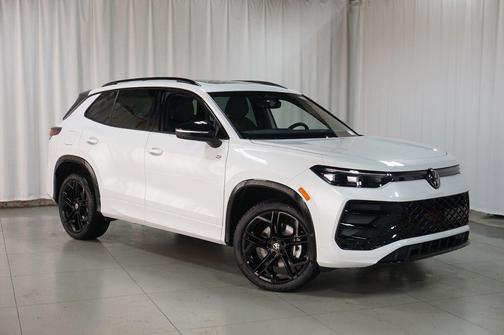 Opal White Pearl 2026 Volkswagen Tiguan 2.0T SE R-Line Black 4MOTION