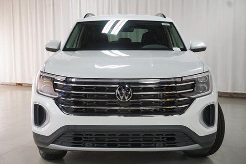 Opal White 2026 Volkswagen Atlas 2.0T SE w/Technology 4MOTION