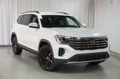 Opal White 2026 Volkswagen Atlas 2.0T SE w/Technology 4MOTION