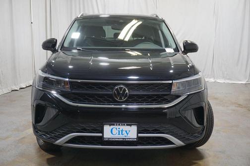 Deep Black 2023 Volkswagen Taos 1.5T SE