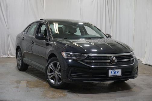 Deep Black Pearl 2022 Volkswagen Jetta 1.5T SE