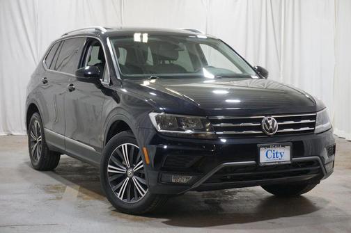 Deep Black Pearl Metallic 2018 Volkswagen Tiguan 2.0T SEL