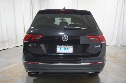 Deep Black Pearl Metallic 2018 Volkswagen Tiguan 2.0T SEL