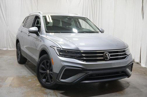 Pyrite Silver Metallic 2024 Volkswagen Tiguan 2.0T SE 4MOTION