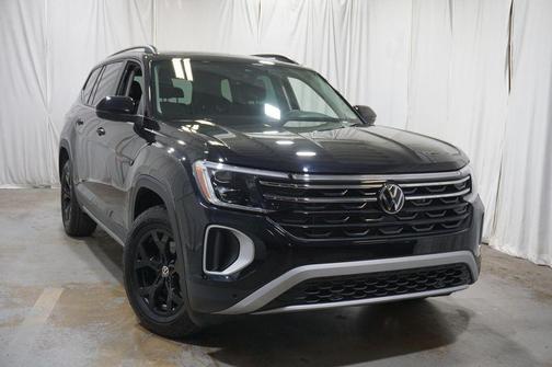 Deep Black 2026 Volkswagen Atlas 2.0T Peak Edition