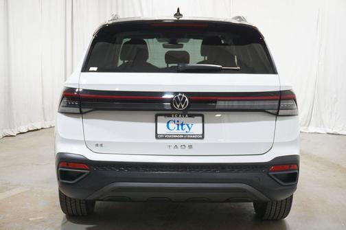 2025 Volkswagen Taos 1.5T SE Black