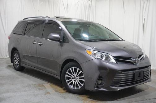 2018 Toyota Sienna XLE