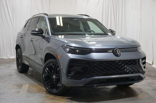 Platinum Gray Metallic 2025 Volkswagen Tiguan 2.0T SE R-Line Black 4MOTION