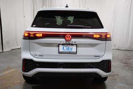 2026 Volkswagen Tiguan 2.0T SEL R-Line 4MOTION