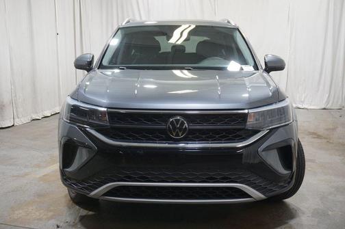 Platinum Gray Metallic 2023 Volkswagen Taos 1.5T SE