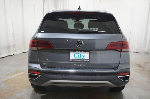 Platinum Gray Metallic 2023 Volkswagen Taos 1.5T SE
