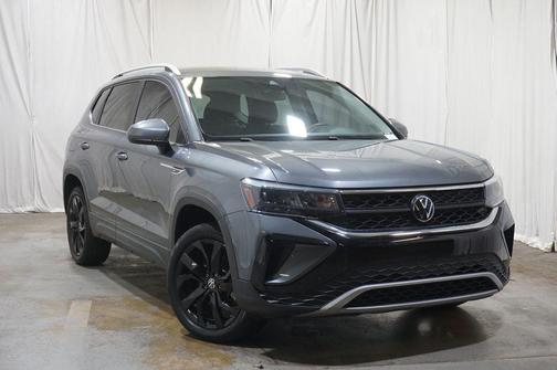 Platinum Gray Metallic 2023 Volkswagen Taos 1.5T SE