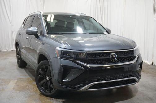Platinum Gray Metallic 2023 Volkswagen Taos 1.5T SE