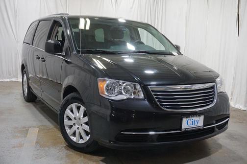Brilliant Black Crystal Pearlcoat 2015 Chrysler Town & Country LX