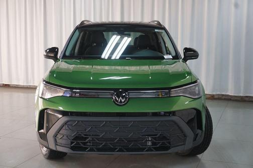 Bright Moss Green/Blk Rf 2026 Volkswagen Taos 1.5T SE Black