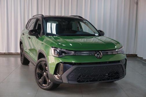 Bright Moss Green/Blk Rf 2026 Volkswagen Taos 1.5T SE Black