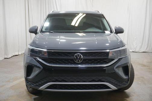 Pure Gray 2023 Volkswagen Taos 1.5T SE