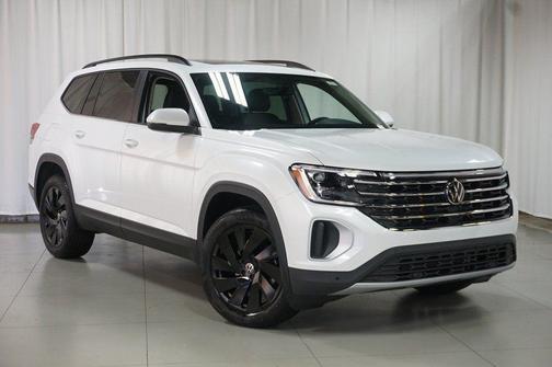 Opal White Pearl 2026 Volkswagen Atlas Peak Edition