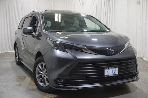 2025 Toyota Sienna XLE