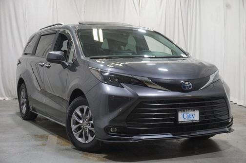 2025 Toyota Sienna XLE