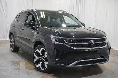 Deep Black 2023 Volkswagen Taos 1.5T SEL