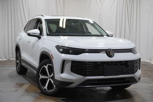 Pure White 2026 Volkswagen Tiguan 2.0T SE 4MOTION