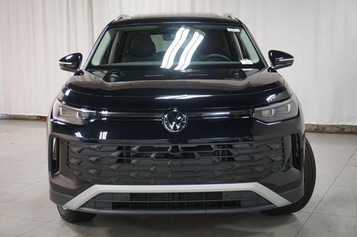Deep Black 2026 Volkswagen Tiguan 2.0T SE 4MOTION