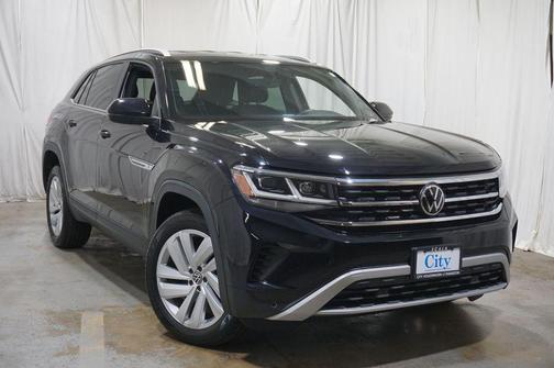 Deep Black 2021 Volkswagen Atlas Cross Sport 3.6L V6 SE w/Technology