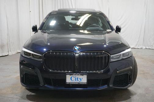 Carbon Black Metallic 2022 BMW 750 i xDrive