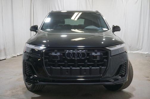 2025 Audi Q7 45 Premium Plus