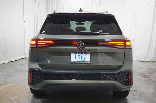 Avocado Green w/Deep Black Roof 2025 Volkswagen Tiguan 2.0T SE R-Line Black 4MOTION