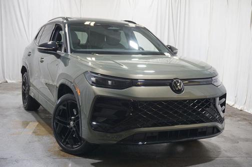 Avocado Green w/Deep Black Roof 2025 Volkswagen Tiguan 2.0T SE R-Line Black 4MOTION