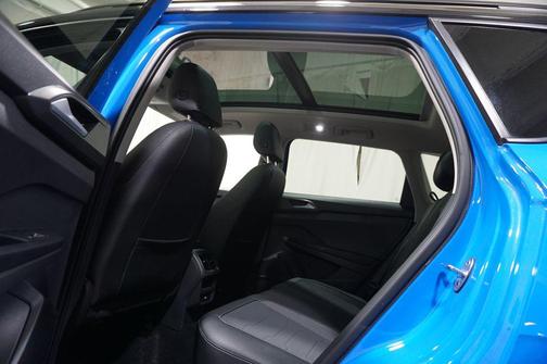 Cornflower Blue w/Deep Black Roof 2025 Volkswagen Taos 1.5T SE Black