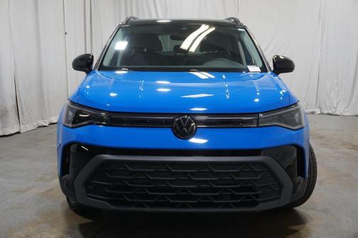 Cornflower Blue w/Deep Black Roof 2025 Volkswagen Taos 1.5T SE Black