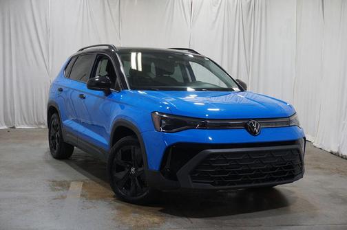 Cornflower Blue w/Deep Black Roof 2025 Volkswagen Taos 1.5T SE Black