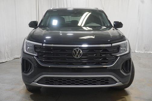 2024 Volkswagen Atlas Cross Sport 2.0T SE w/Technology 4MOTION