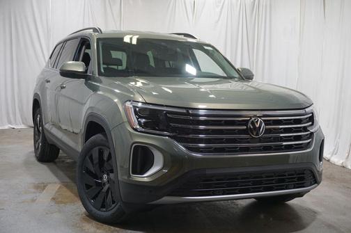 Green 2026 Volkswagen Atlas 2.0T SE w/Technology 4MOTION