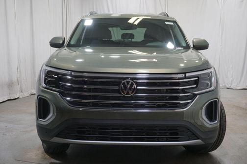 Green 2026 Volkswagen Atlas 2.0T SE w/Technology 4MOTION