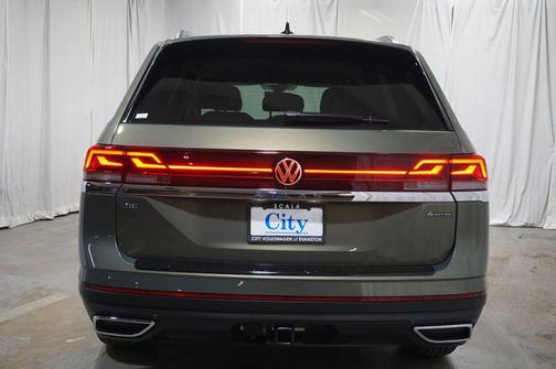 Green 2026 Volkswagen Atlas 2.0T SE w/Technology 4MOTION