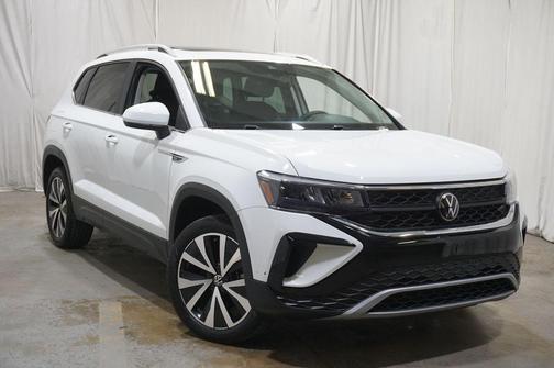 Pure White 2023 Volkswagen Taos 1.5T SE