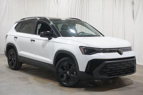 2025 Volkswagen Taos 1.5T SE Black