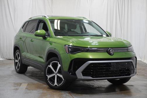 Bright Moss Green Metallic 2025 Volkswagen Taos 1.5T SEL