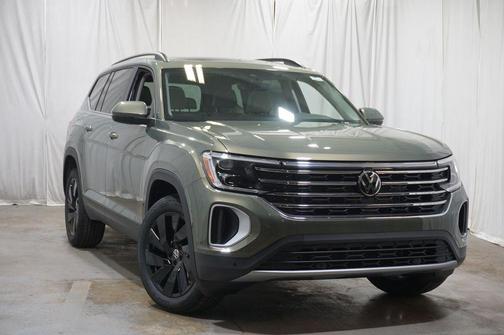 Green 2026 Volkswagen Atlas 2.0T SE w/Technology 4MOTION