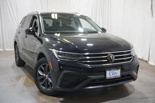 Deep Black 2024 Volkswagen Tiguan 2.0T SE 4MOTION