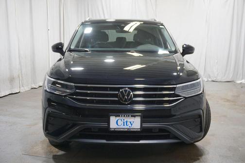 Deep Black 2024 Volkswagen Tiguan 2.0T SE 4MOTION