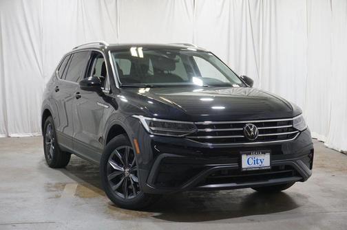 Deep Black 2024 Volkswagen Tiguan 2.0T SE 4MOTION