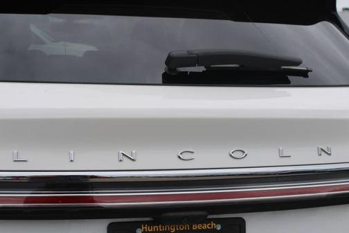 White Metallic 2023 Lincoln Nautilus Reserve